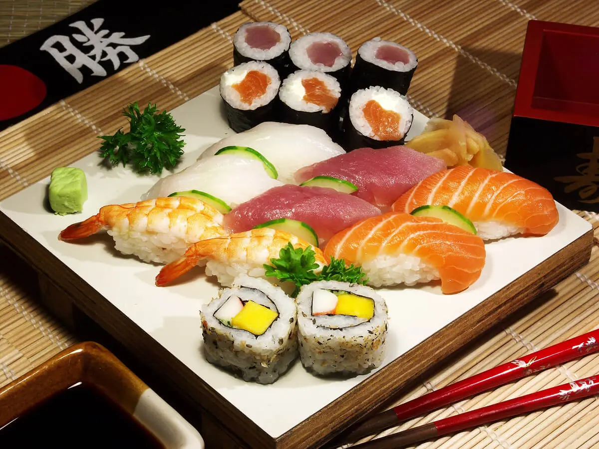 Happy-Sushi-Japanese-restaurant-Sushi-Sashimi-Plate-Santa-Clara Sushi Sashimi Plate features a selection of sushi and sashimi, including nigiri sushi with fresh fish and sushi rolls at Happy Sushi Japanese restaurant in Santa Clara