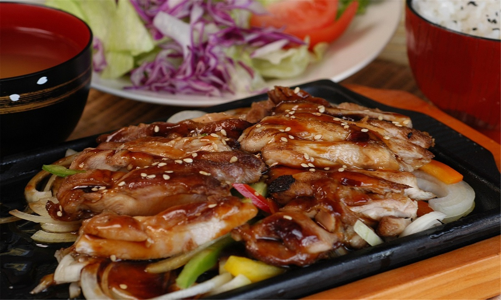 Teriyaki chicken teppanyaki with grilled chicken, vegetables, and sesame seeds, served with rice and salad at Happy Sushi Japanese restaurant in Santa Clara